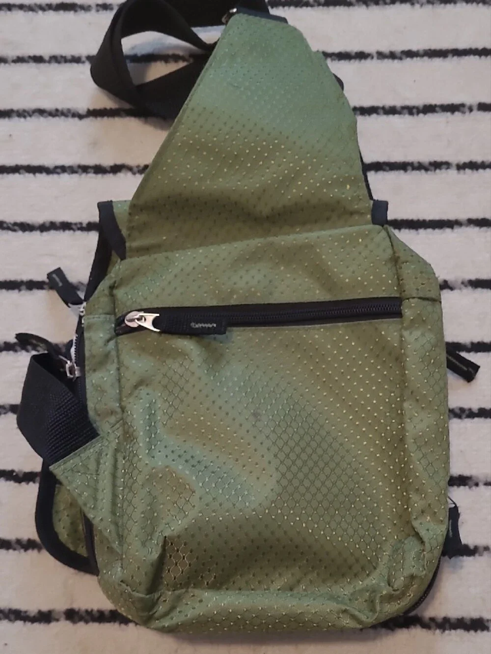 HEYS Olive Green Sling Messenger Bag with Adjustable Strap